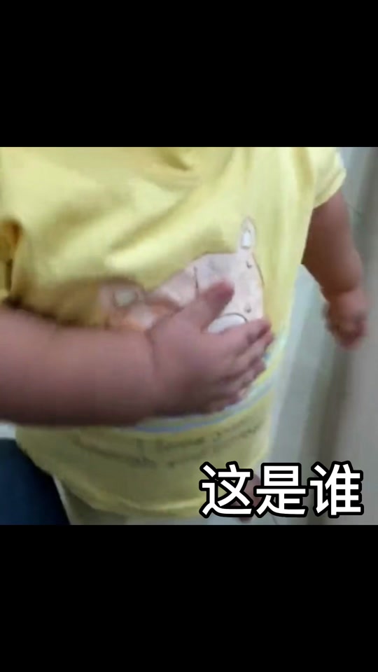 小胖孩绷不住了表情包 - 抖音