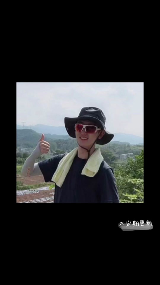 康雅雅和钢枪小霸王徒步