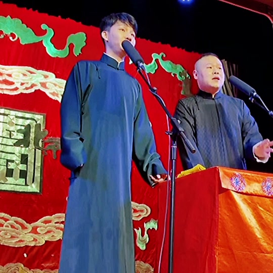 岳云鹏搬桌子转圈