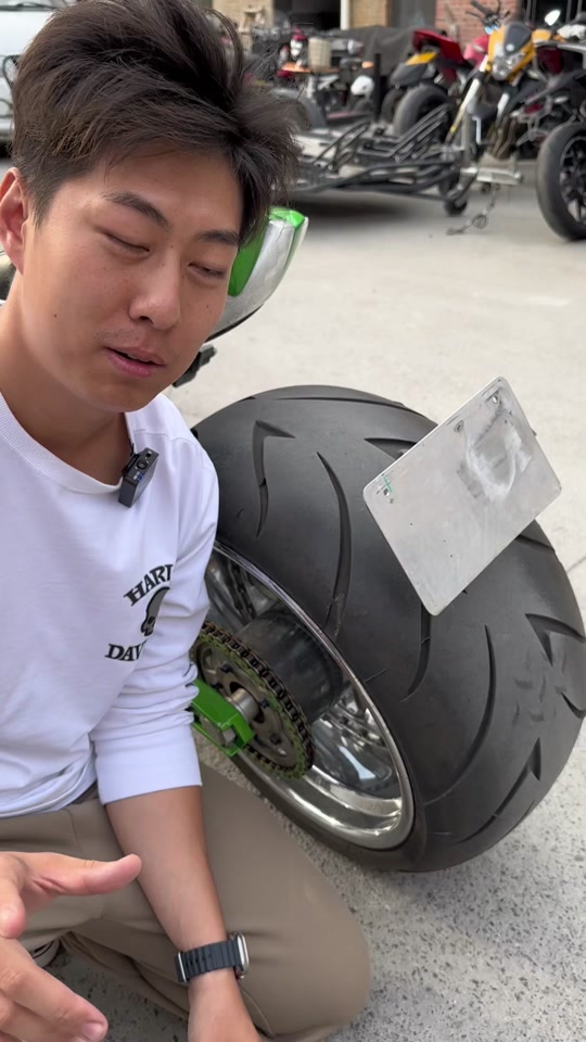 嘻嘻卖:川崎六眼魔神猎隼者这名字有点狂了,铃木隼和它你选哪个#摩托