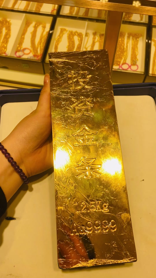 金条 #金砖 25斤的金条,不能叫金条了都可以叫金砖了
