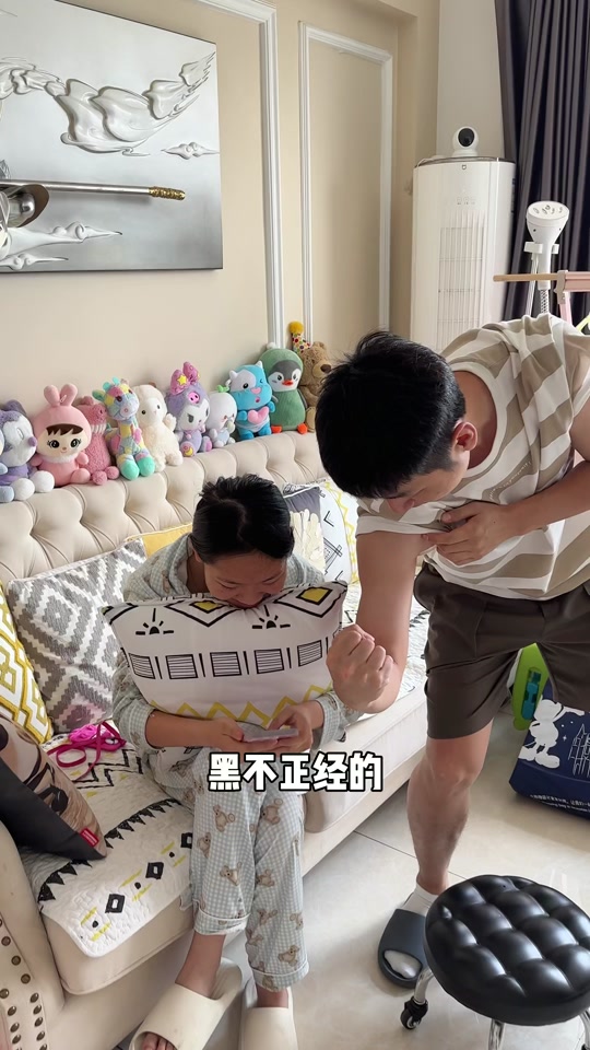 露仔与旭峰的日常呀_露仔与旭峰露仔跳舞