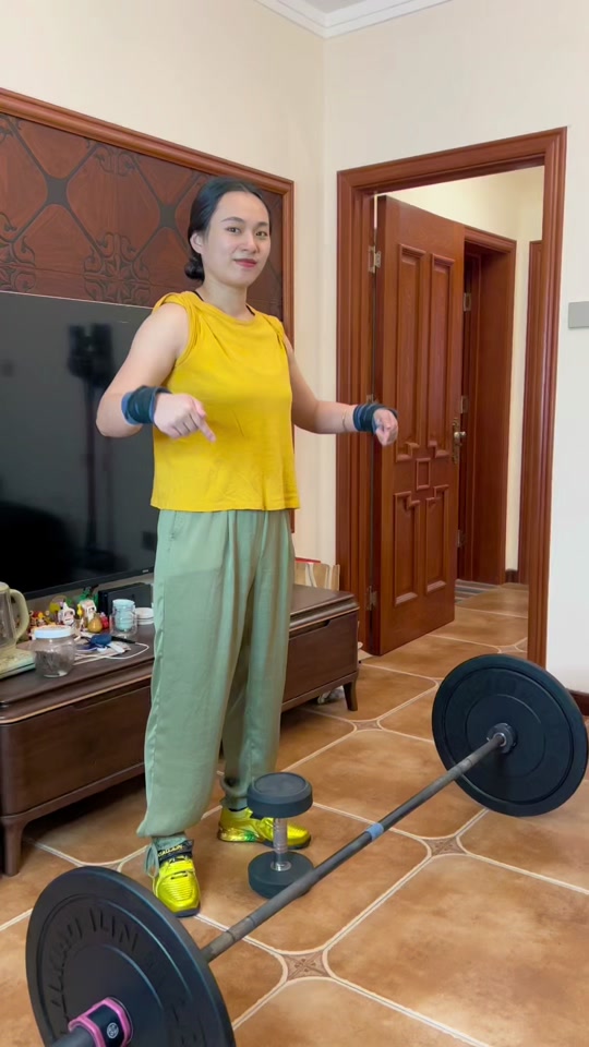 杭州亚运会 #举重 @抖音小助手