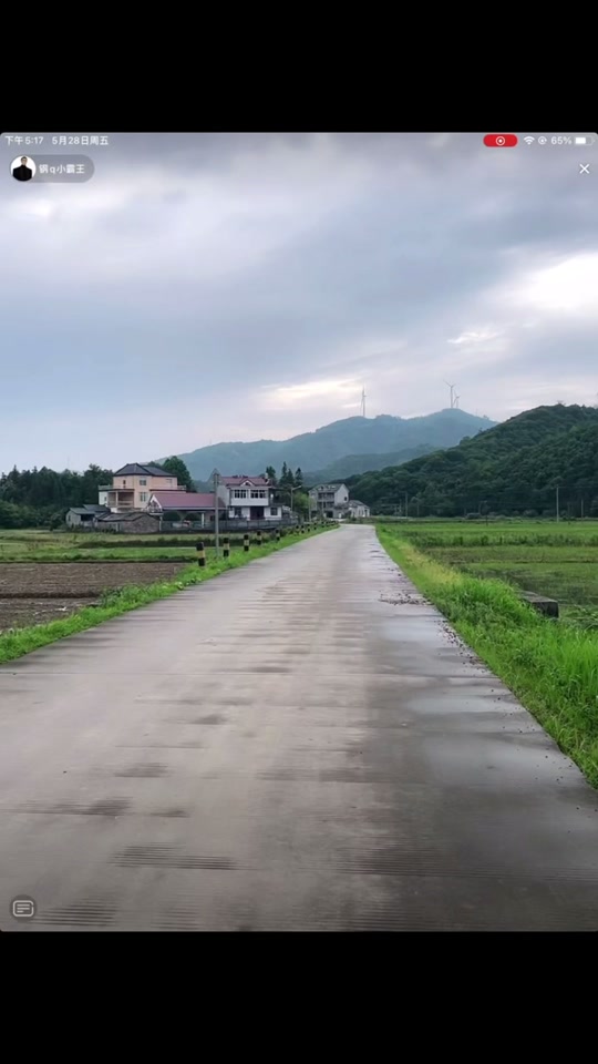 康雅雅和钢枪小霸王徒步