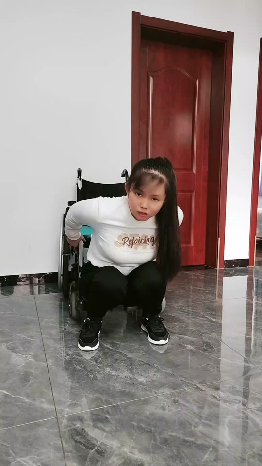 英子  97:最终还是一个人抗下了所有!#残疾人的生活