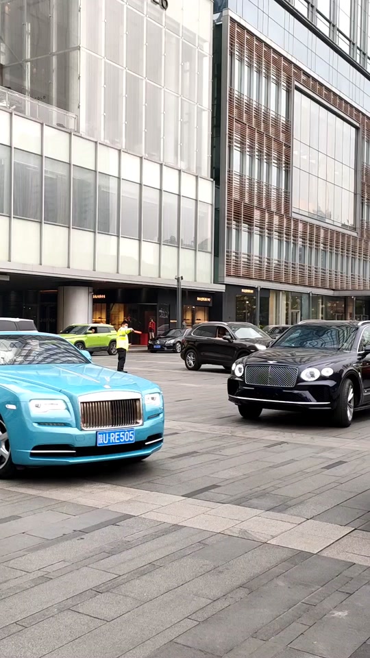 李五亮资产在西安排多少_西安李五亮的豪车