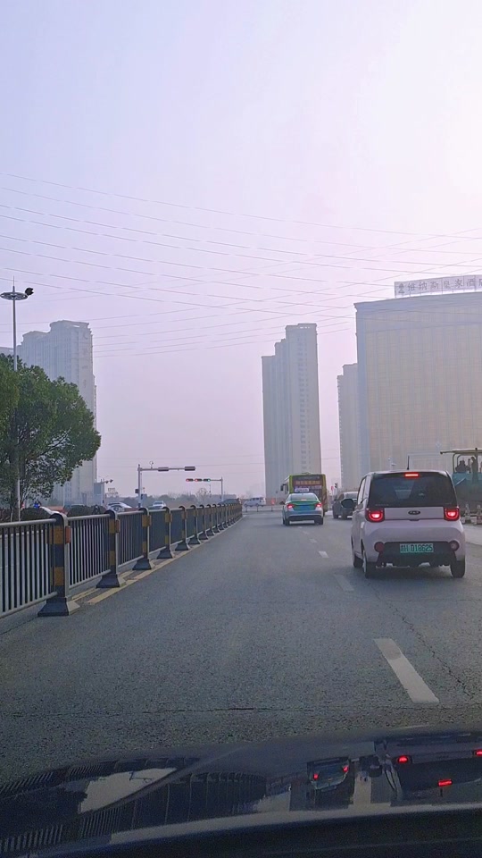 黔西大转盘红灯怎么过