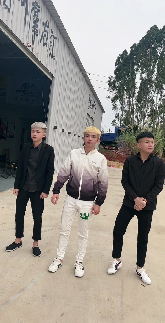 十三不是老六_广西十三鹰老六两个人打十二个人_广西老六打雷州阿鹏