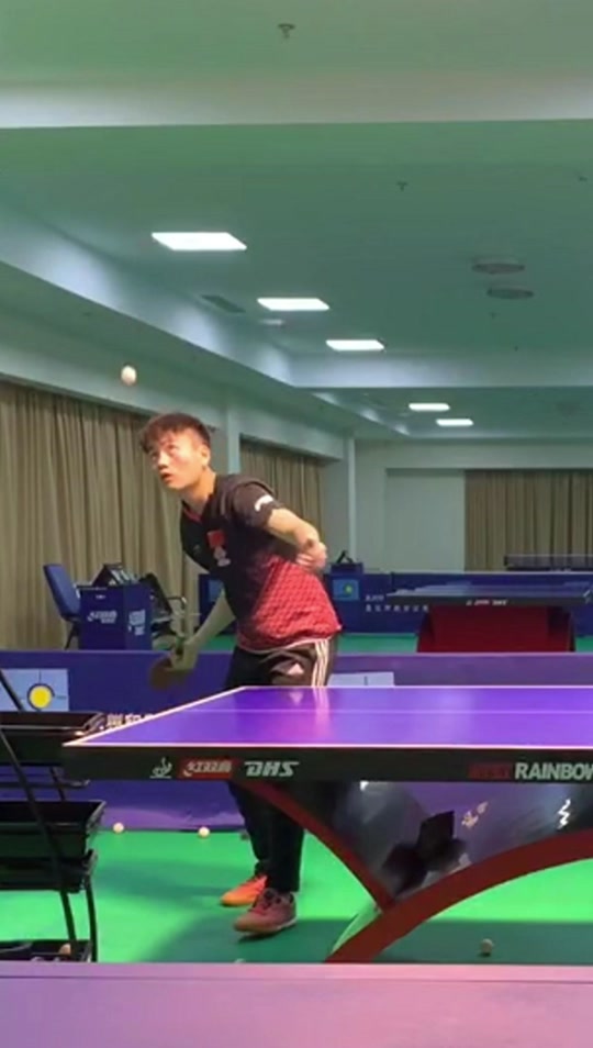 回旋发球 #乒乓球 #黄晨乒乓球 #热门 #国乒
