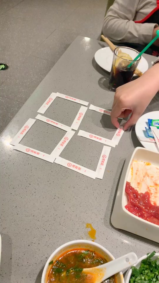 海底捞摆牙签游戏