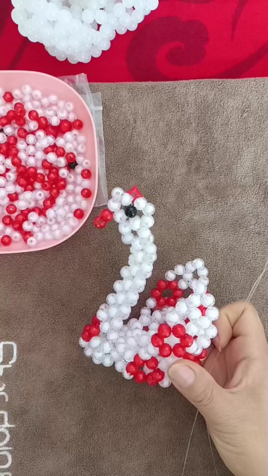 天鹅纸巾盒串珠教程