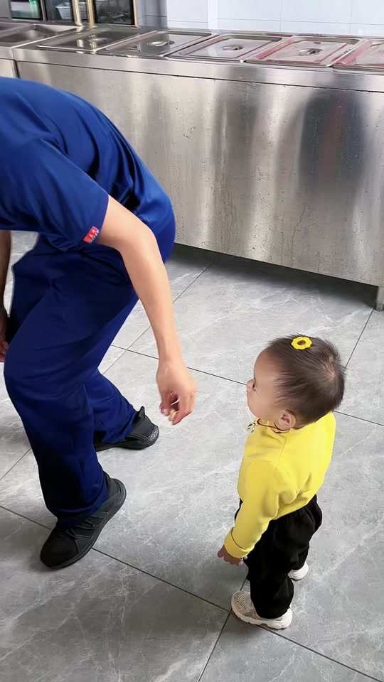 蛋仔派对如何做动作背人_背人的正确方法_怎么形容背人的动作 - 抖音