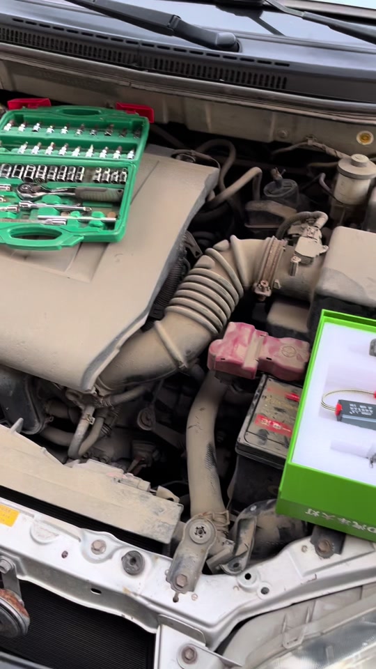 丰田花冠大灯灯泡拆卸教程 - 抖音