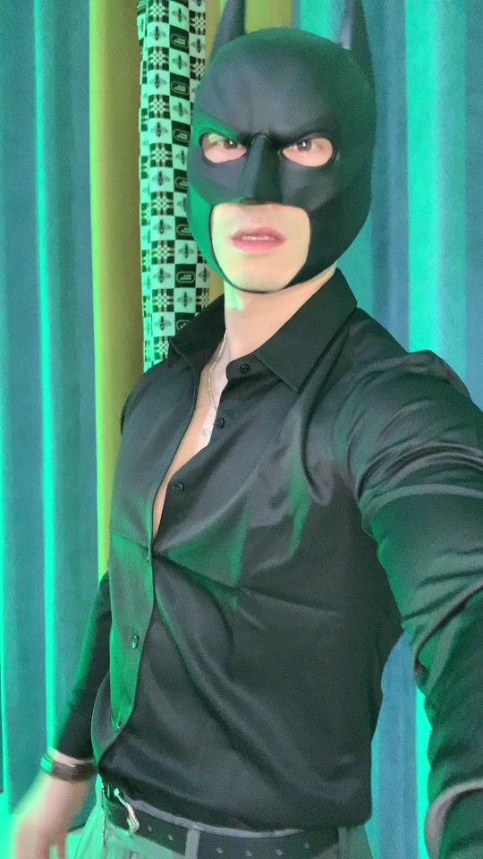召唤蝙蝠侠的灯叫什么_蝙蝠侠招牌动作手势