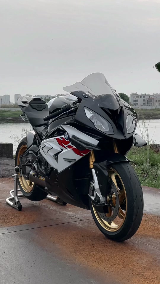 宝马s1000rr回农村 - 抖音