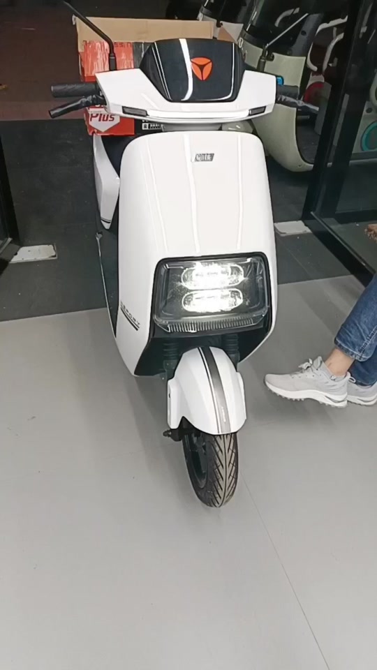 雅迪冠能闪电e660-运动版怎么样 - 抖音