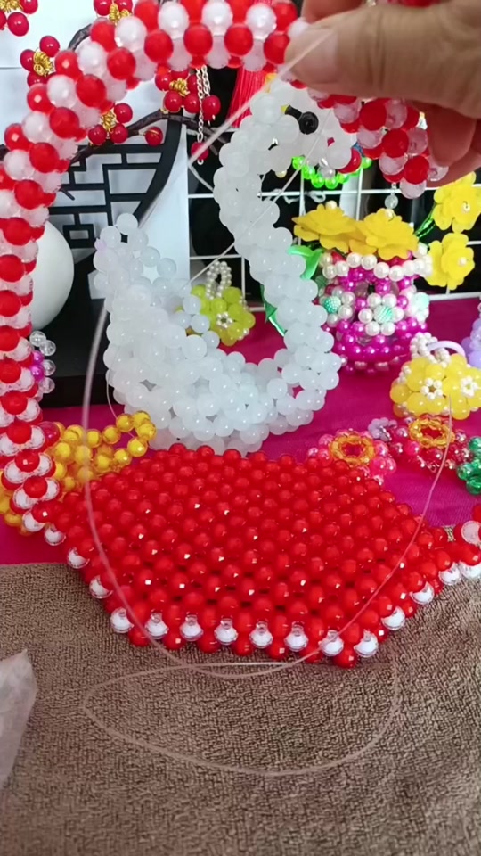 天鹅纸巾盒串珠教程