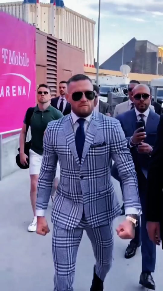 嘴炮康纳走路步伐_嘴炮康纳走路步伐动图gif_嘴炮康纳走路步伐头像