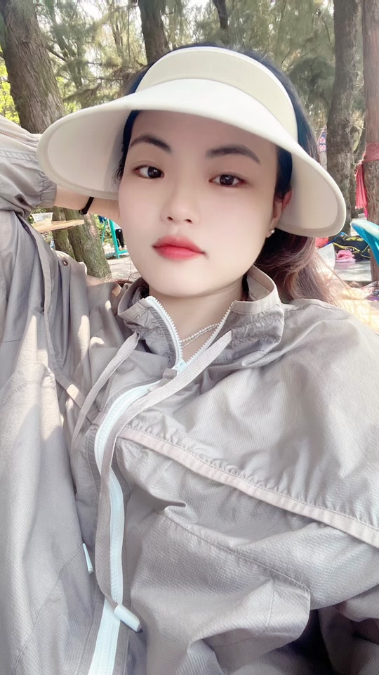 邓美美:#说不出的心事就留在这吧 #说不出的心事留评论区吧 #一张照片