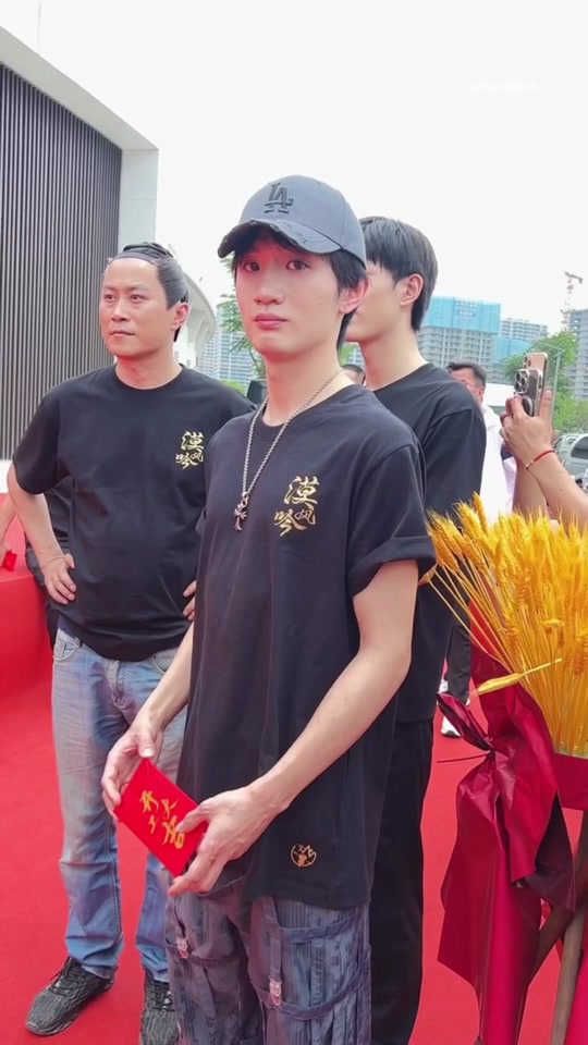 罗红女儿罗小妹