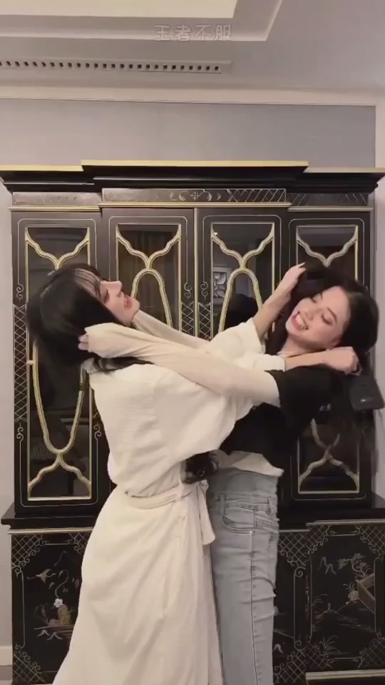 何丹彤au_何丹彤郑艳姿_何丹彤个人资料简介 - 抖音