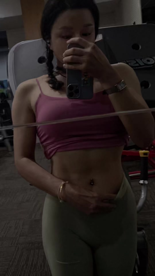 美女在腹肌上钉100个钉子_用钉子钉腹肌_钉子刺腹肌肚脐训练 - 抖音