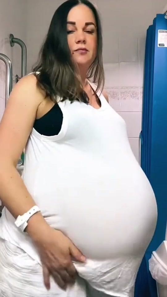 多胞胎孕妇临产巨肚 - 抖音