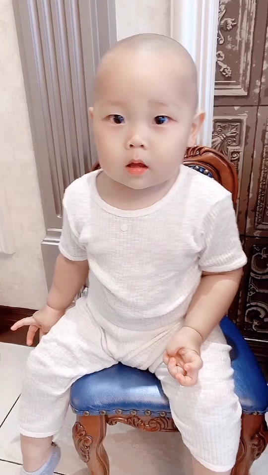 小橙子先生原来是父母收养的 - 抖音