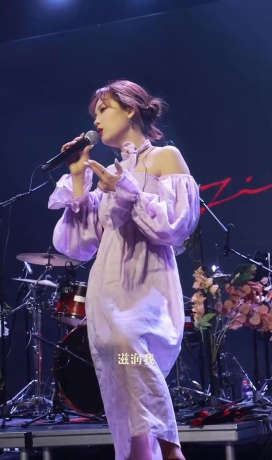 深蓝陈婧霏_深蓝陈婧霏歌词_深蓝陈婧霏歌词含义 - 抖音