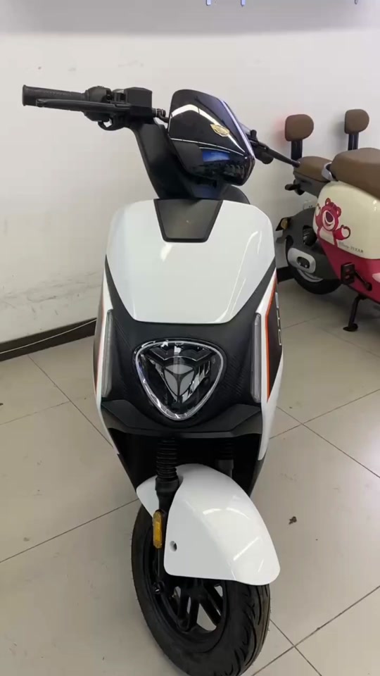 雅迪dt8冠能二代运动版什么配置 - 抖音