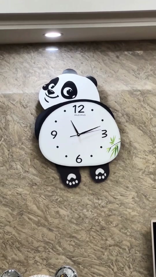 熊猫时钟摆件