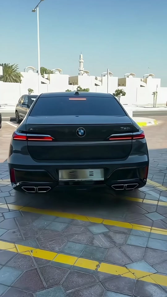 2025款宝马全新7系谍照曝光 - 抖音