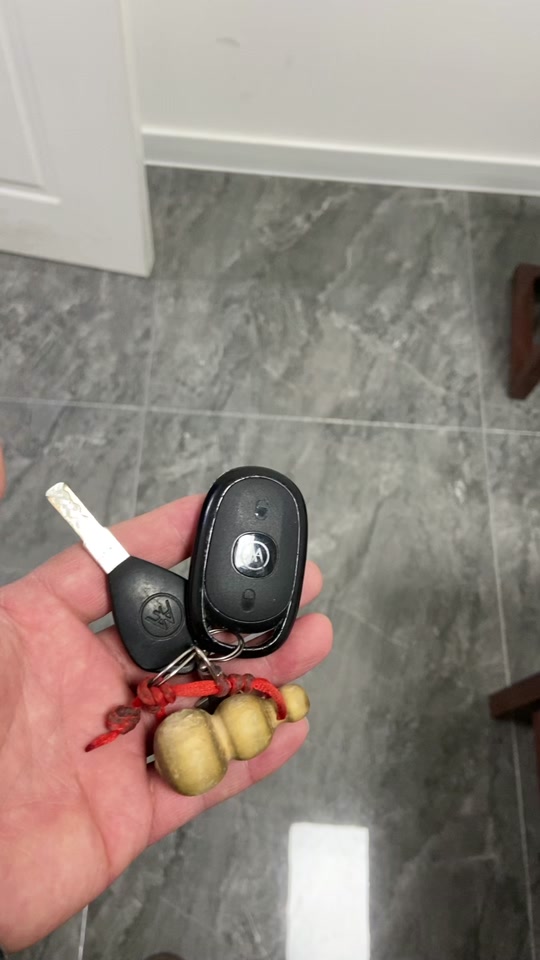 洪泽昨天有人捡到一串钥匙吗