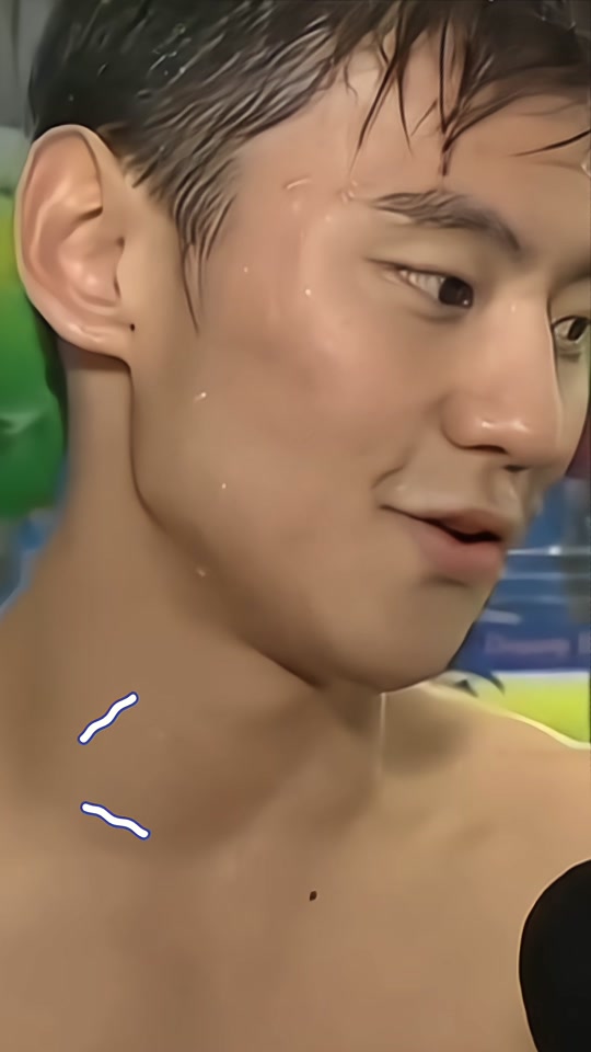 15年喀山世锦赛宁泽涛敬礼 - 抖音