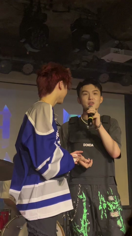 黄誉博郑伟香奈儿再次见面_黄誉博表白香奈儿_黄誉博向香奈儿表白