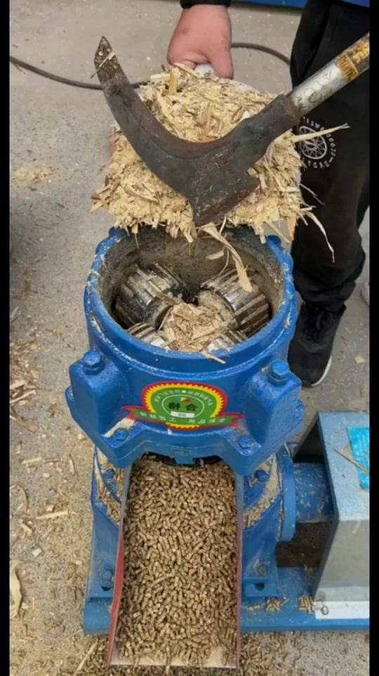 高配版电动喷雾器,功率大效果好#喷雾机 #电动喷雾器 #德农喷雾器