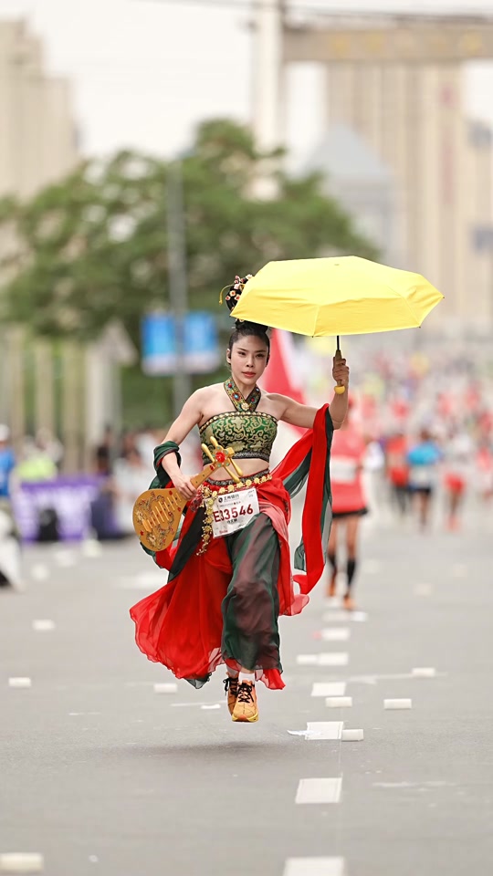 兰州马拉松飞天女 - 抖音