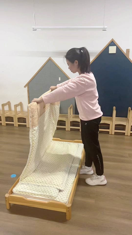 三折叠被子幼儿园
