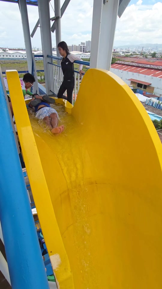 90度垂直滑梯水上乐园