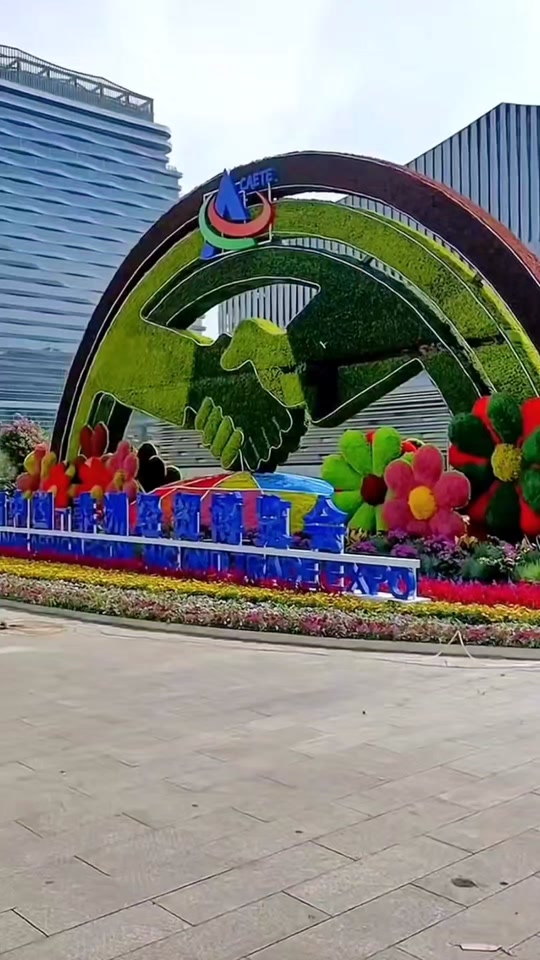 稻草人仿真绿雕景区户外雕塑厂家:五色草植物造型 #五色草造型 #五色