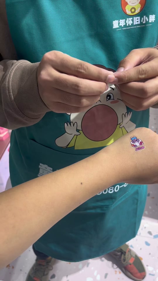 比巴卜贴纸的正确贴法