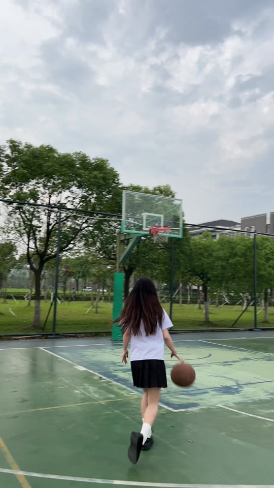 鞠婧祎打篮球 - 抖音