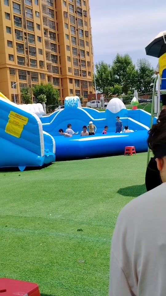 热死了😂😂😂😂#撒欢乐园玩水季 #尽情的玩耍吧 #水上乐园