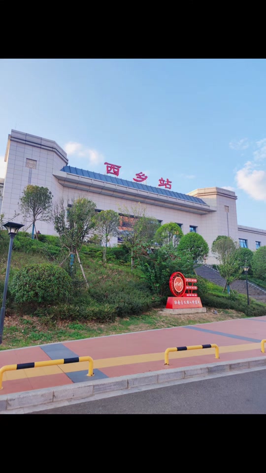 有人期待下次相逢车站,有个地方最感人:一个是入口,一个是出口.