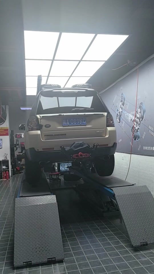 P068A00功率继电器断电过早、影响这个问题种原因1、检查电瓶电压，尤其是启动一瞬间的电压。2、检查正极线和负极线。3、起动机卡滞和启动