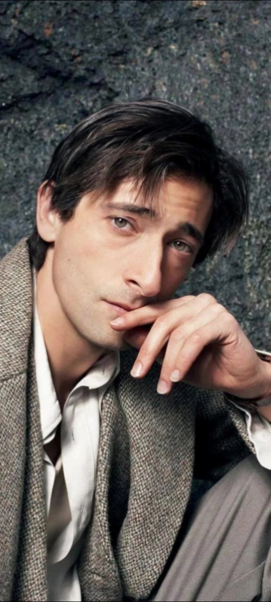 阿德里安·布劳迪西湖游