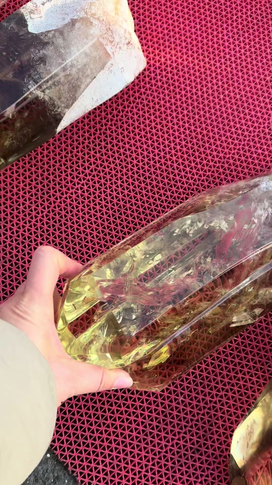 白幽灵千层水晶原石