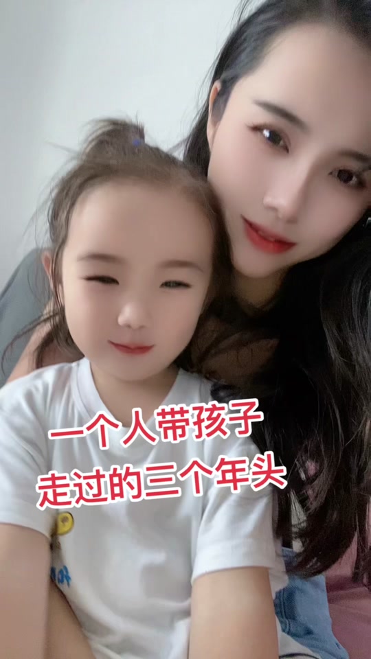 台风天 暑假班放假,一个人在家里不放心,跟着妈妈来上班,无聊就练