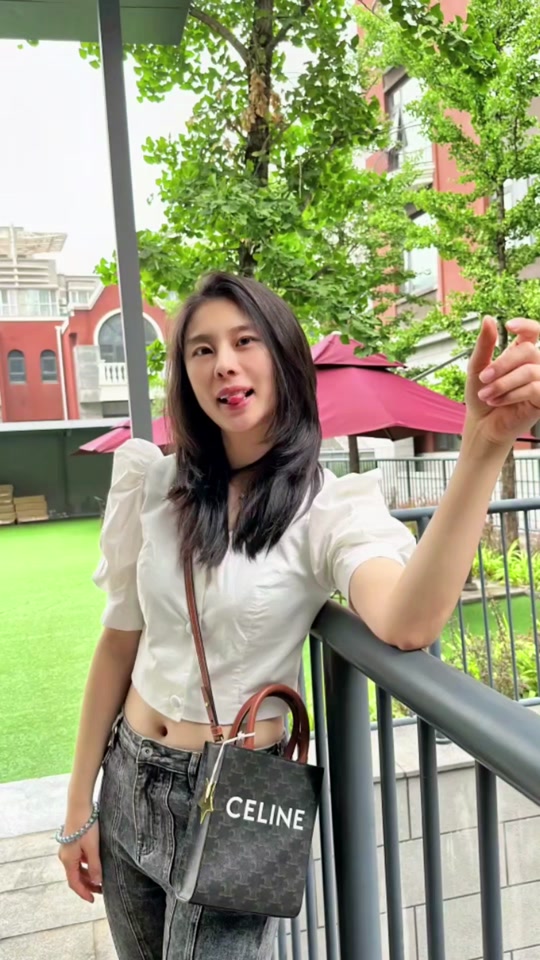 八一女篮队员有王思雨军装照吗 - 抖音