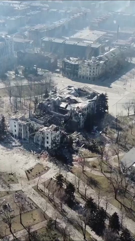 俄乌战争城市废墟和之前对比 - 抖音